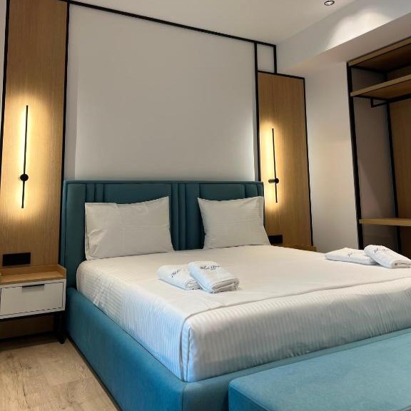 Deluxe Double Room with Side Sea View